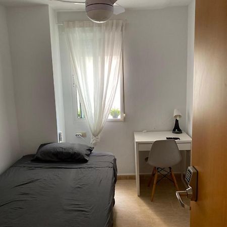 Single Room In My Apartment At The Beach 瓦伦西亚 外观 照片