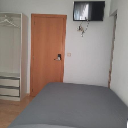 Single Room In My Apartment At The Beach 瓦伦西亚 外观 照片