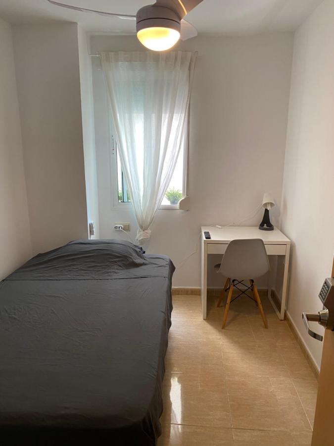 Single Room In My Apartment At The Beach 瓦伦西亚 外观 照片