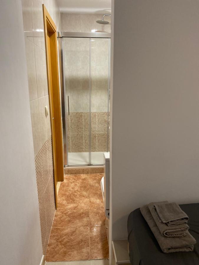 Single Room In My Apartment At The Beach 瓦伦西亚 外观 照片