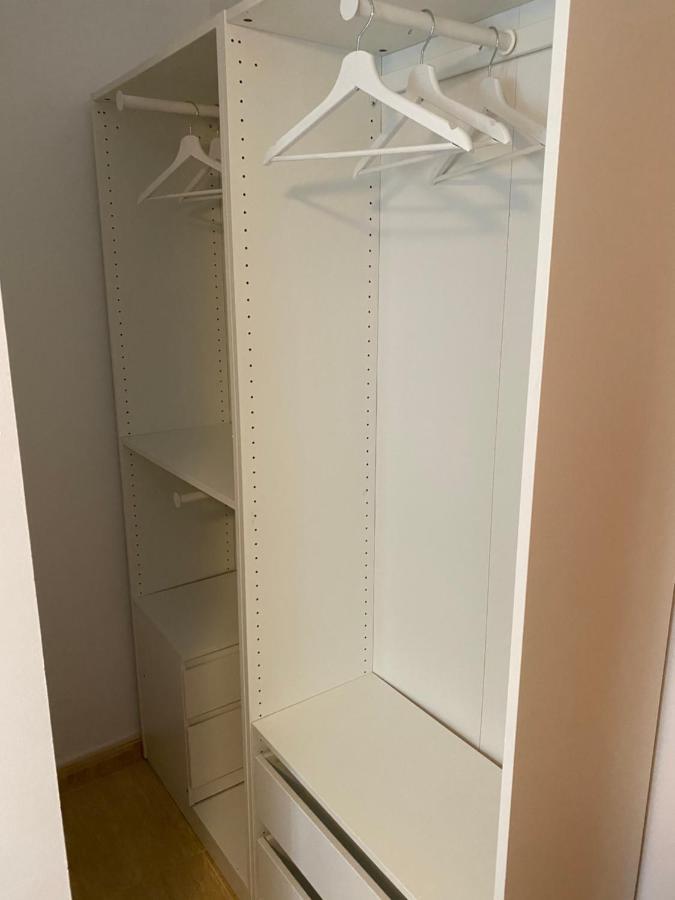 Single Room In My Apartment At The Beach 瓦伦西亚 外观 照片