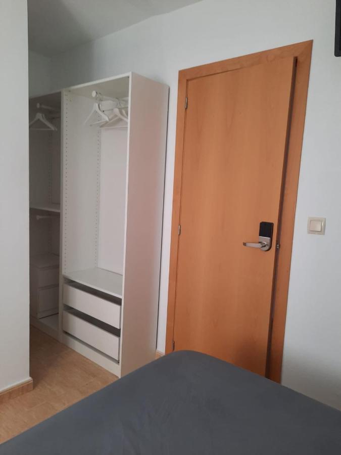 Single Room In My Apartment At The Beach 瓦伦西亚 外观 照片
